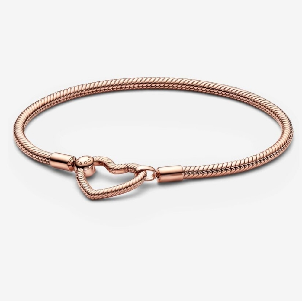 Pandora Moments Heart Closure Snake Chain Bracelet